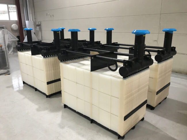 PE-RT immersion heat exchanger cooling high-purity phosphoric acid in semiconductor-grade production
