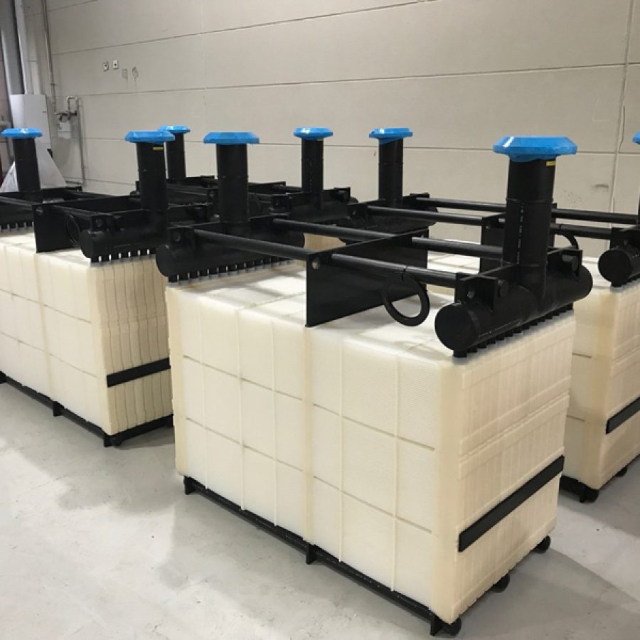 PE-RT immersion heat exchanger cooling high-purity phosphoric acid in semiconductor-grade production